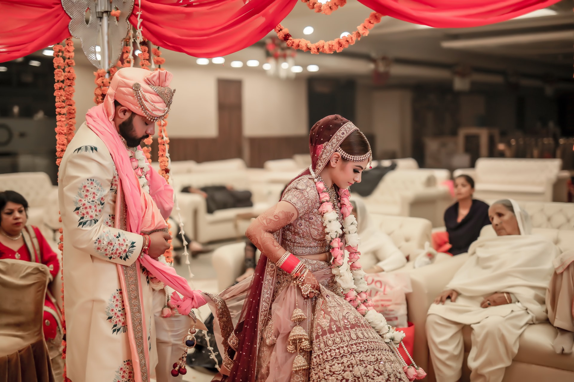 what-to-wear-to-an-indian-wedding-as-a-non-indian-guest-wedding-thingz