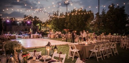 What are the Best Tablecloth Fabrics for Outdoor Weddings?